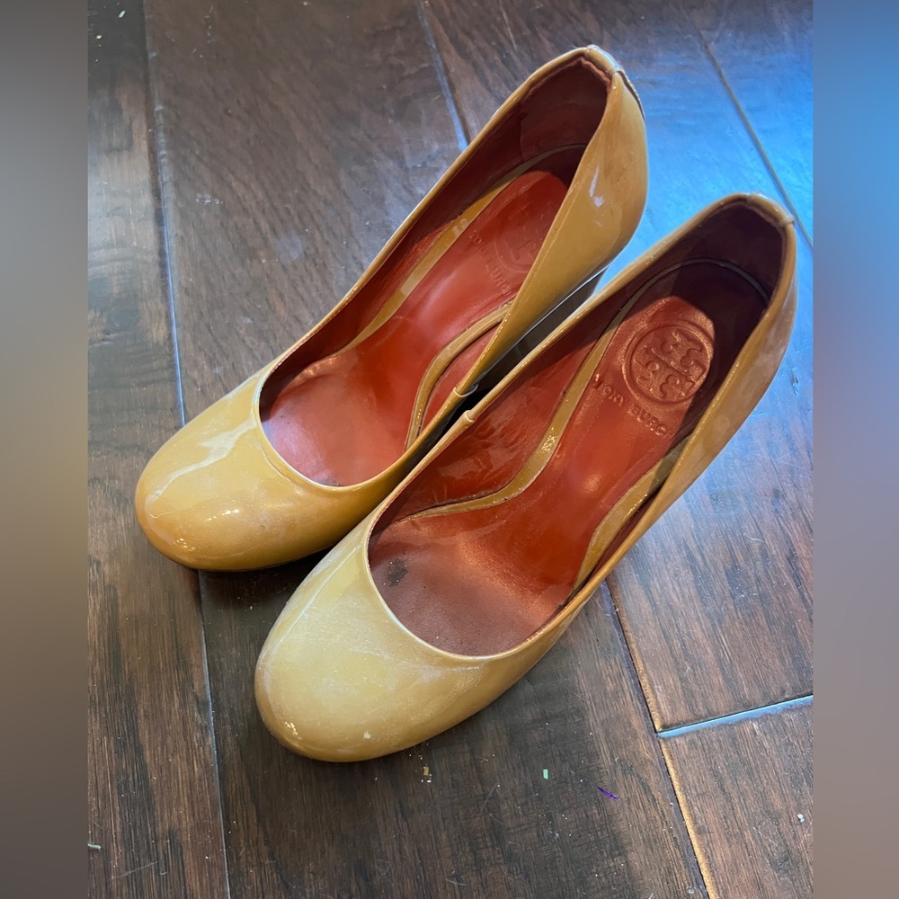 Tory Burch Camel/Tan/Nude Leather Heels